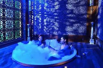 Azura Complex Hotel *