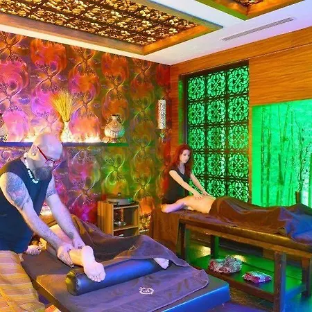 Azura Complex Hotel *