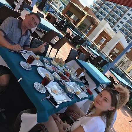 Hotel Azura Complex *