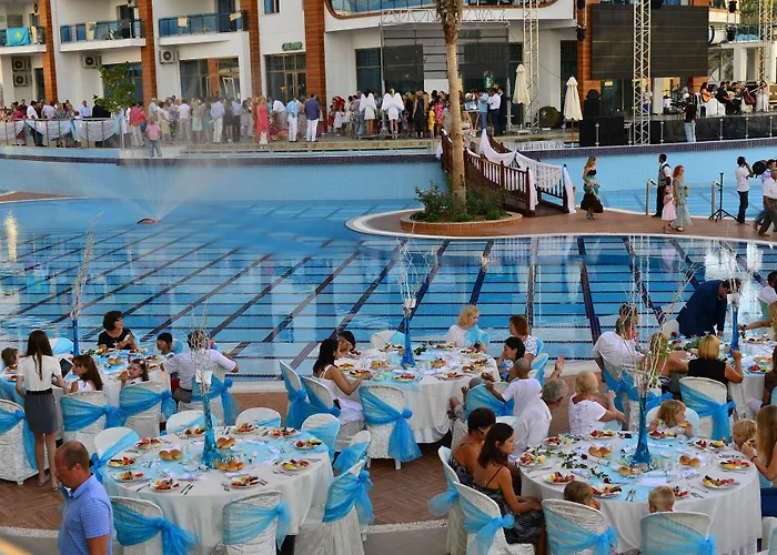 Отель Azura Complex *