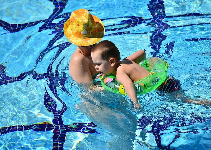 Отель Azura Complex *