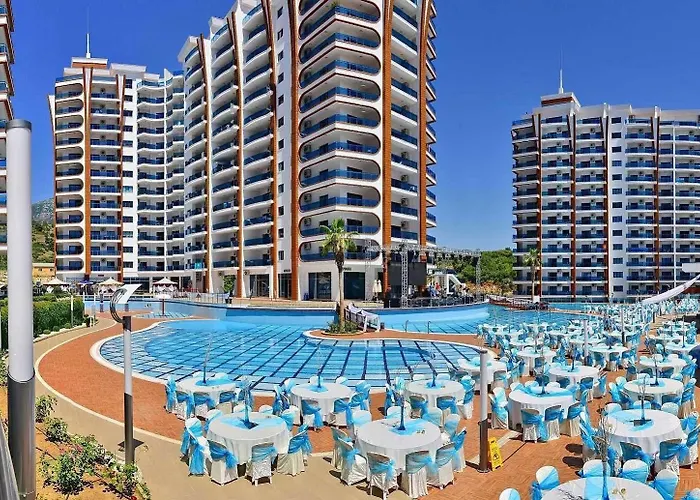 Отель Azura Complex *