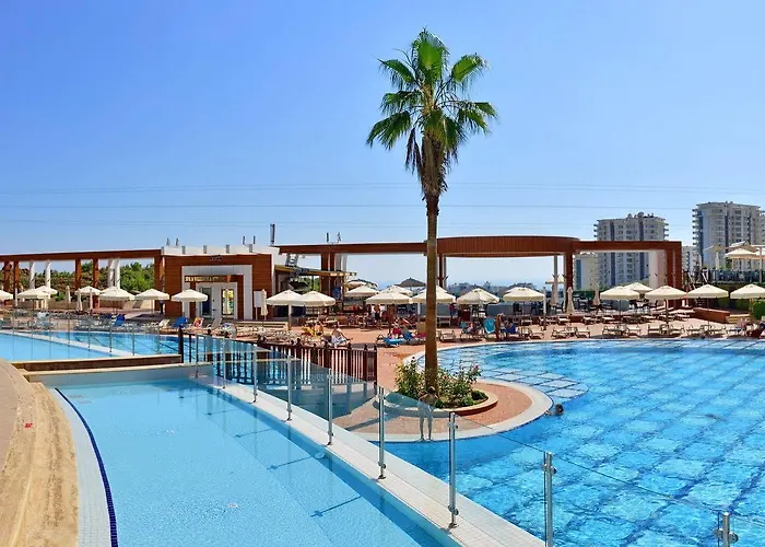 Azura Complex Отель *