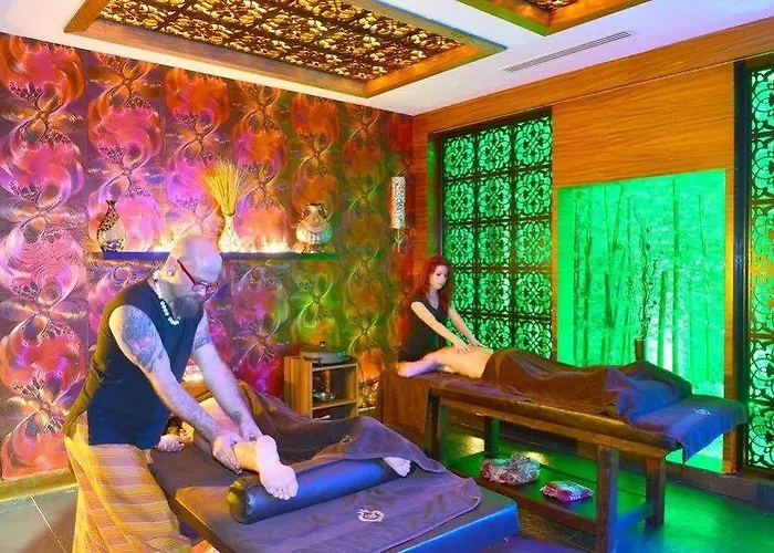 Azura Complex Отель *