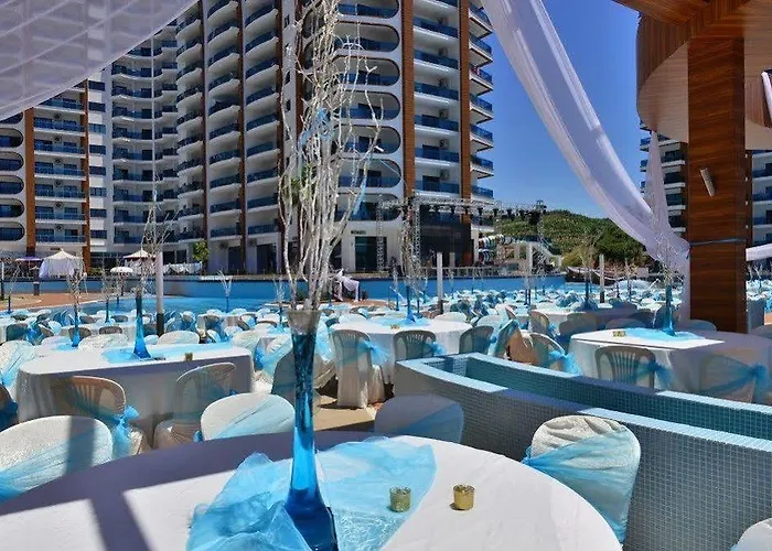 Отель Azura Complex