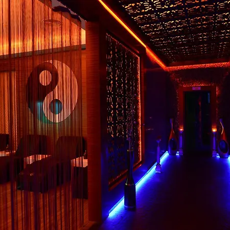 Azura Complex Szálloda *